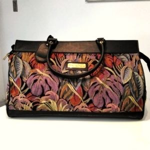 Vintage Jordache midsized tapestry weekender bag (20" wide x 13" high)